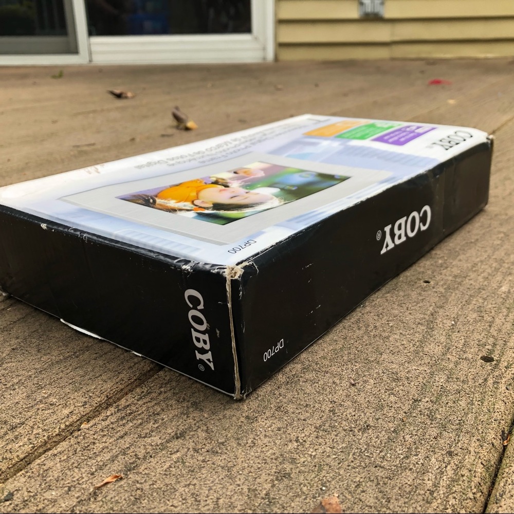 7” Coby Digital Photo Frame - Picture 4 of 7